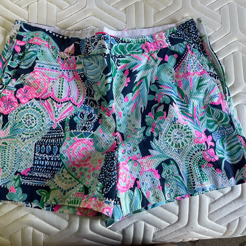 Lilly Pulitzer BNWOT Size 12 side zip shorts